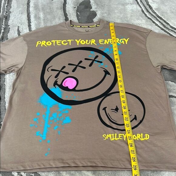 Men’s Loose Fit  Smiles Graphic Tee - Picture 4 of 6